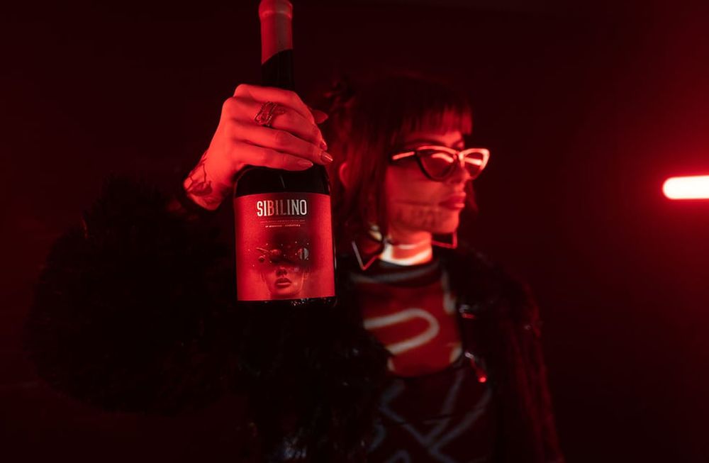 Cada vez más bodegas se animan a salir del molde y crear productos disruptivos para captar compradores sub-30, que habitualmente consumen otras bebidas