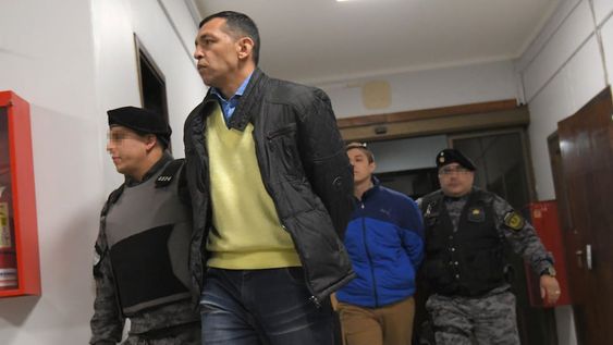 En el juicio. Adelante, Abel Yáñez, y atrás, Mariano Gutiérrez, durante el debate del 2017 en los tribunales provinciales. Orlando Pelichotti / Los Andes