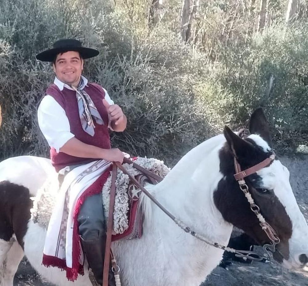 Jesús Sebastián Esquivel, de 35 años, fue visto por última vez el lunes por la tarde cuando salió de su casa en bicicleta rumbo a un taller. Horas después envió mensajes en los que advertía haber recibido amenazas y desde entonces no se tiene contacto con él.