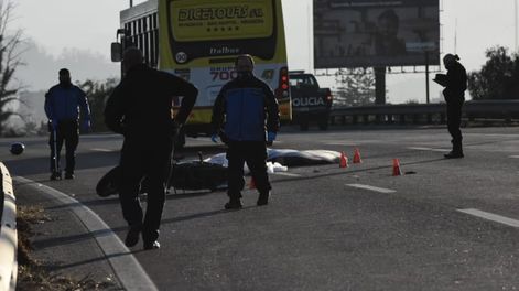 El hecho ocurrió alrededor de las 16:30 horas a la altura de Acceso Este y Alberdi, Guaymallén. Foto: Mariana Villa / Los Andes