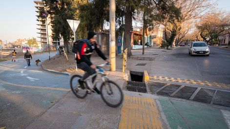 Los Andes | Ciclovía, Sistema municipal de bicicletas  de Godoy Cruz y Capital, se unificarán para formar parte de la provincia.Foto: Ignacio Blanco / Los Andes