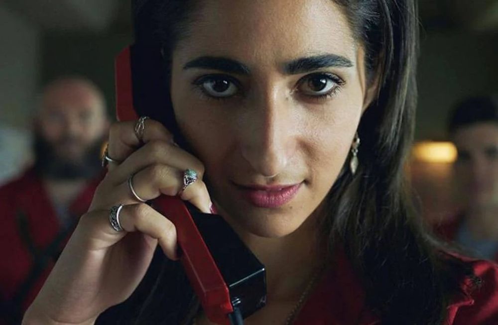 Alba Flores, “Nairobi”, deslumbró a su público con un vestido transparente