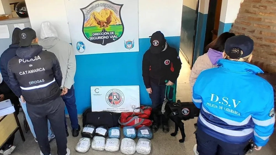 Policía de Catamarca secuestró más de 10 kilos de marihuana de la variedad Cripy en un colectivo que se dirigía a Mendoza.