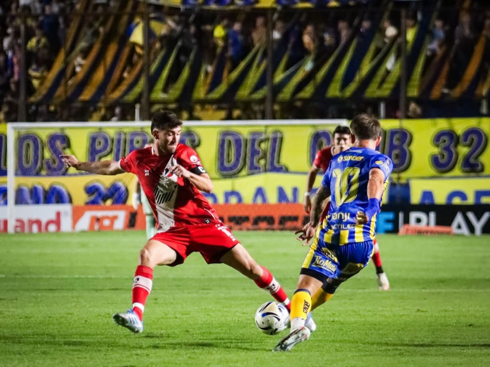 El Cruzado y el Bohemio no se sacan ventaja y empatan sin goles en Villa Crespo.