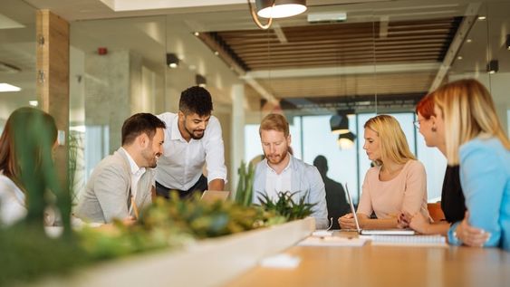Para lograr que la empresa progrese y siga activa por varias generaciones es fundamental la profesionalización de sus miembros. (Foto: Siglo 21)