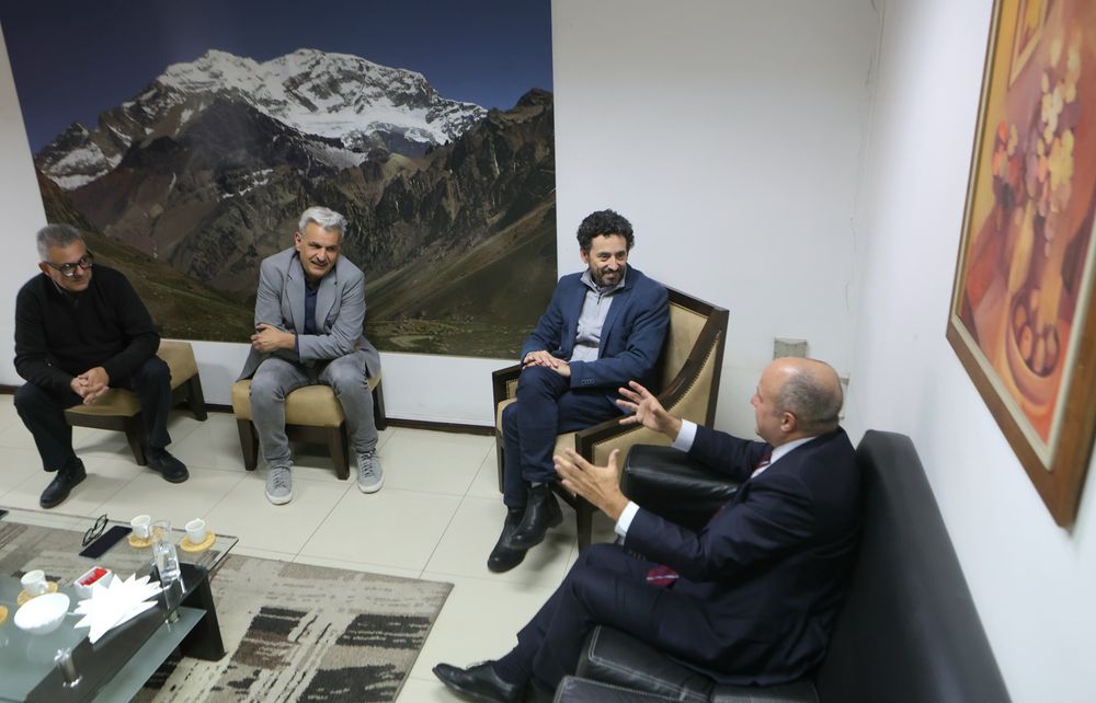 El embajador de Canad&aacute; en Argentina, Stewart Wheeler, en diario Los Andes junto al director de contenidos Pablo Dellazoppa, el editor de Pol&iacute;tica Juan Carlos Albornoz y el secretario general de redacci&oacute;n Rub&eacute;n Valle.