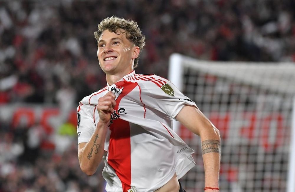 Facundo Colidio facturo y festeja con el escudo en el corazón. / Gentileza: Prensa CARP.