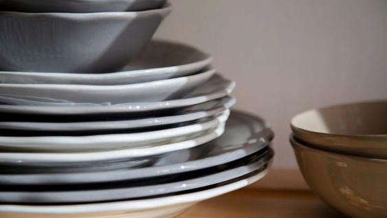 el nuevo invento para guardar los platos que hace parecer mas grande tu cocina