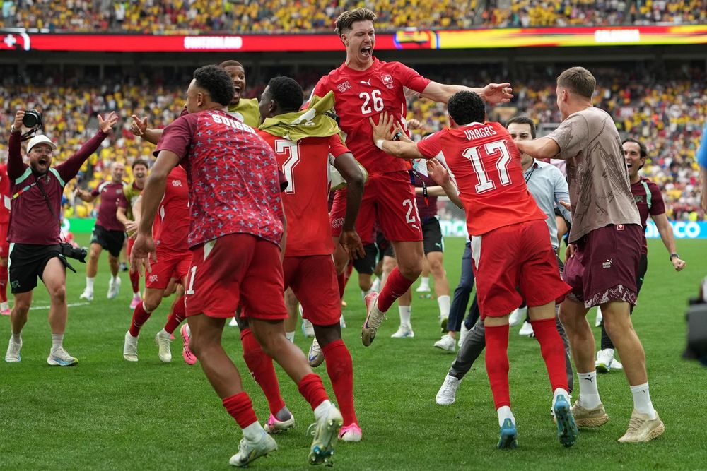 Mundial 2026. Rubén Vargas de Suiza celebra el pase a cuartos de final frente a Colombia. Ahora los helvéticos jugarán el sábado ante la Selección Argentina.&nbsp;