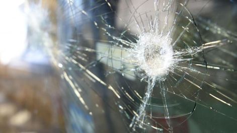 Los Andes | Los piquetes en los parabirsas no son motivo de reprobar la RTO siempre y cuando no estén en el recorrido del limpiaparabirsas ni en el campo visual el conductor. Foto: Imagen ilustrativa.