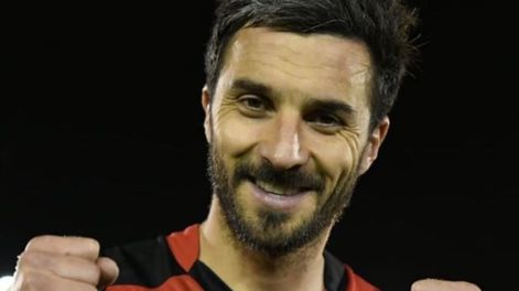 Scocco y amigo y compañero Maxi Rodríguez, continuarán su carrera en el fútbol pero ya no como jugadores sino como entrenadores de los más chicos en Hughes, su pueblo natal. /IG