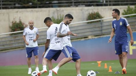 Argentina trabajó la defensa y el juego de ataque en una nueva sesión en Barcelona