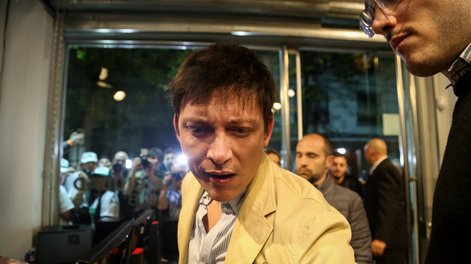 Acusan a Santiago Caputo de increpar a un fotógrafo: la foto en medio de la polémica.