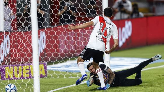 El zurdo marcó el primer tanto, mientras que el segundo lo convirtió Matías Suárez.