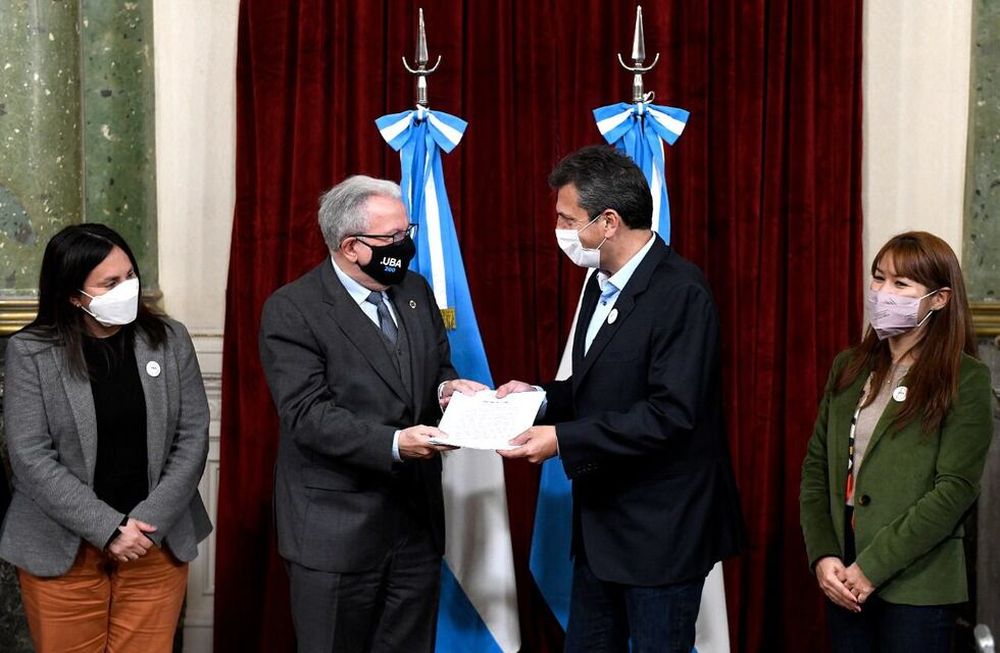 El proyecto de ley propone la restauración edilicia del Hospital de Clínicas, y la creación del nuevo Hospital Escuela José de San Martín.