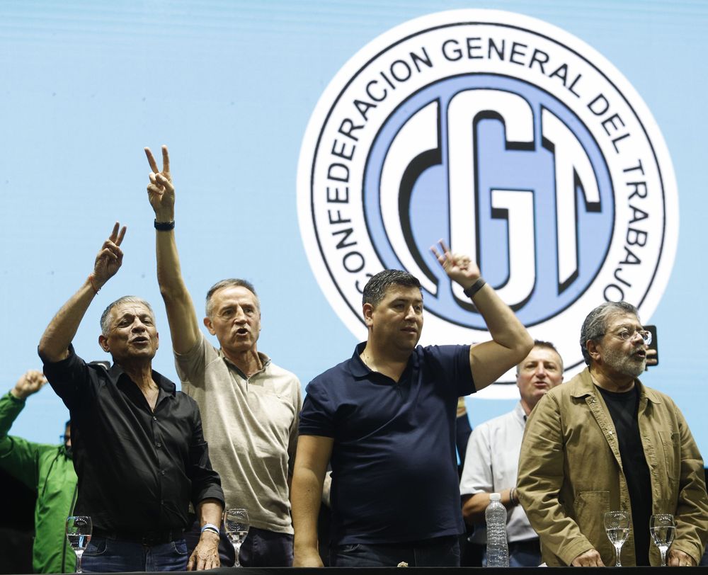 La convocatoria fue anunciada el lunes por la CGT, luego de una reunión del Consejo Directivo del triunvirato integrado por Jorge Sola (Seguros), Cristian Jerónimo (Industria del Vidrio) y Octavio Argüello (Camioneros).