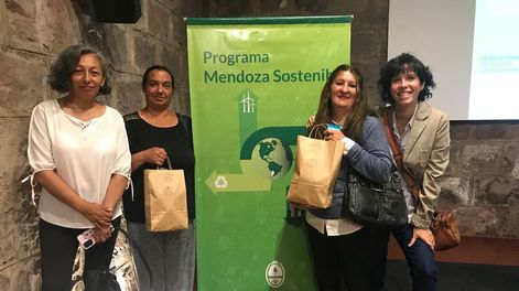 Trabajadoras de HidroCultiva se capacitaron sobre buenas prácticas de triple impacto