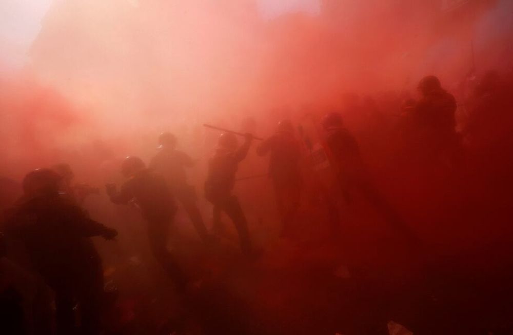 Tensión en Barcelona por manifestaciones de policías y separatistas