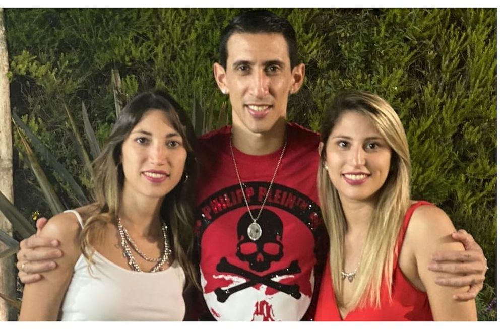 El jugador argentino tiene dos hermanas a las que apoya mucho.