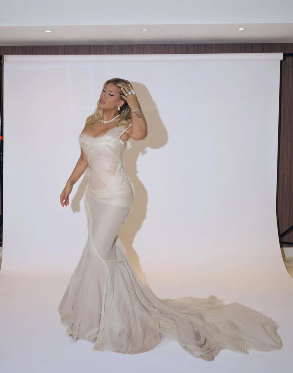 Wanda Nara ganadora del Martin Fierro a mejor conductora, lució un vestido elegante de GONE.