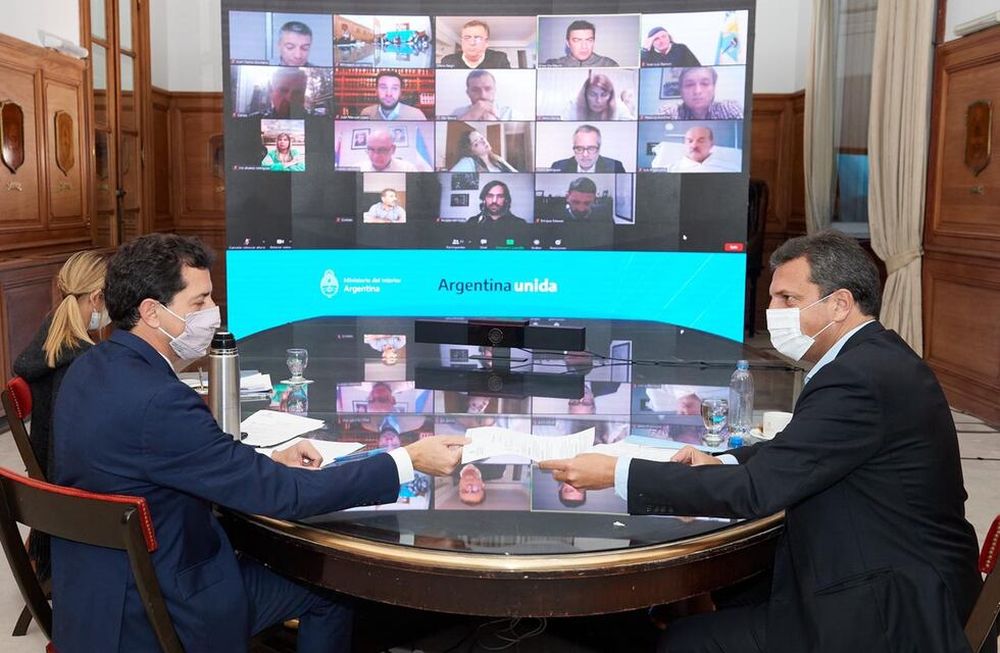 Wado de Pedro y Sergio Massa encabezaron la reunión donde se acordó postergar un mes las PASO y las elecciones generales. Foto: Prensa Ministerio del Interior