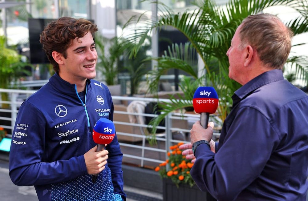 Franco Colapinto junto a Martin Brundle (Sky Sports). Un fenómeno del deporte argentino. / Gentileza.