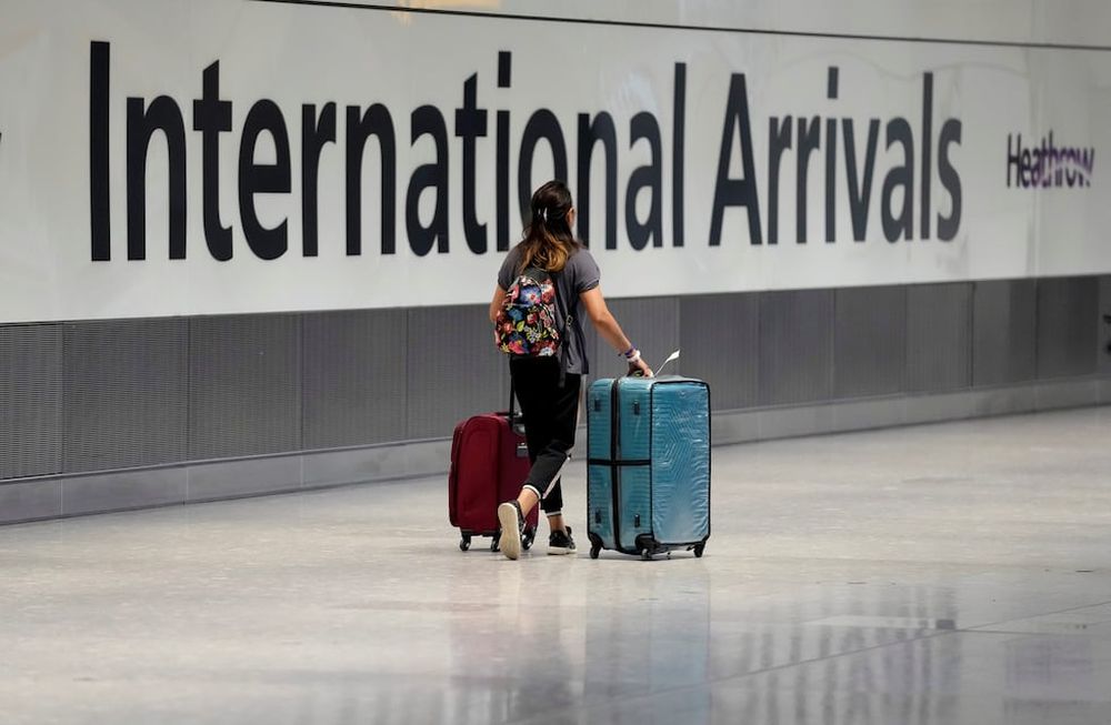 Ómicron: la OMS rechaza las prohibiciones de viajes como forma de prevenir la propagación