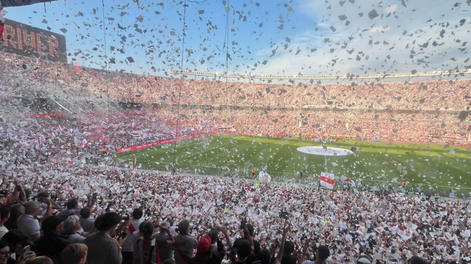River vs. Boca: el histórico recibimiento en el Monumental que retrasó el inicio del Superclásico.