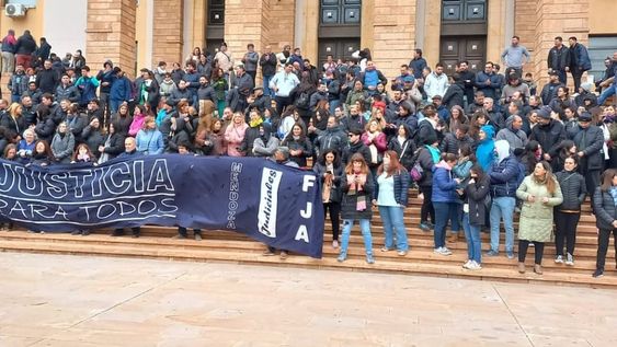 Empleados y funcionarios judiciales piden mejoras salariales. Foto: X @Maile_Rod