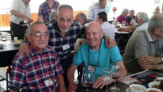 ¡Cuánta magia!  Arturo Cacciamani, Omar Semeraro y Luis Armendáriz. Juntos en el último encuentro de las grandes glorias del básquet de Mendoza. / Gentileza.