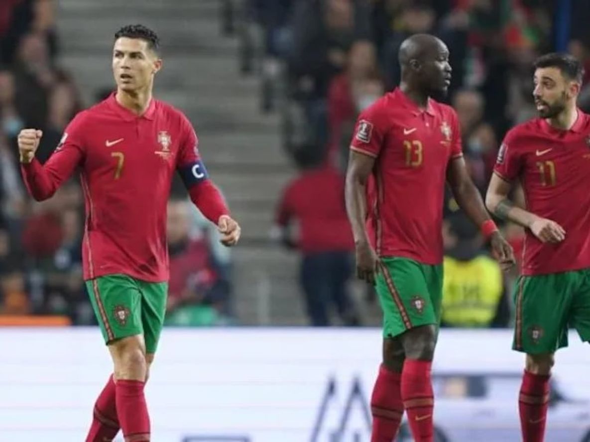 Cristiano Ronaldo y Bruno Fernandes tuvieron un cruce en el vestuario. (Gentileza Sporting News)