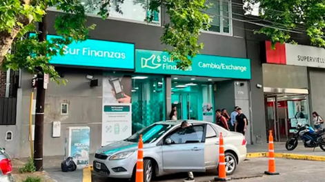 Detuvieron a la tesorera de Sur Finanzas tras un nuevo allanamiento.