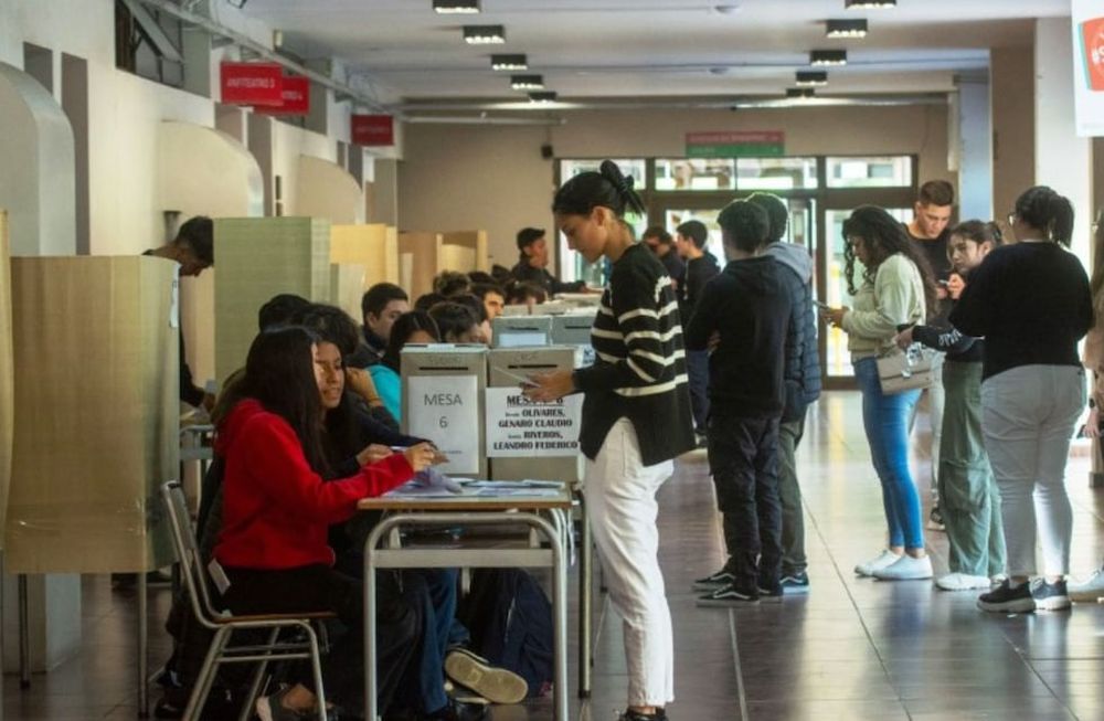 Estudiantes, Graduados y No Docentes eligieron cargos en el Consejo Superior y en los 12 Consejos Directivos de las Facultades. Foto: UNCUYO.