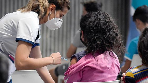 Las autoridades sanitarias de todo el país apoyaron al Gobierno Nacional con a decisión de aplicar Sinopharm en menores de 3 a 11 años. Foto: Orlando Pelichotti Los Andes