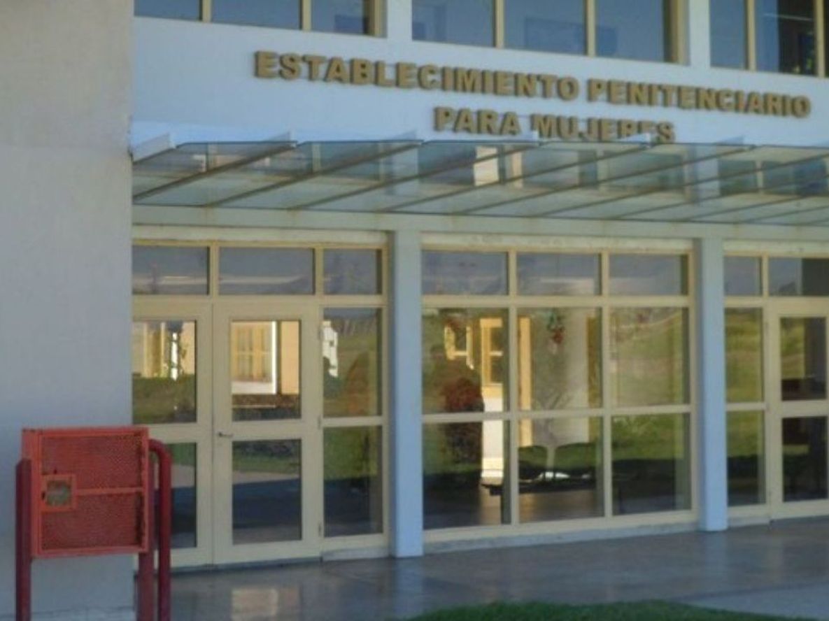 Elevan a juicio a una reclusa trans acusada de abusar a siete presas en la cárcel de mujeres.