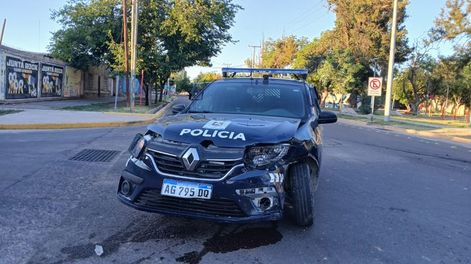 Móvil policial chocado. Imagen ilustrativa/Archivo