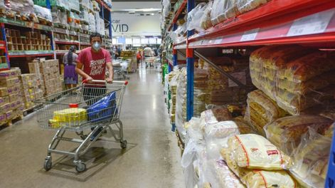 El presidente Alberto Fernández gusta decir que el parate económico es por la pandemia, no por la cuarentena. Así, la culpa es del coronavirus, no una responsabilidad del Gobierno. / Archivo