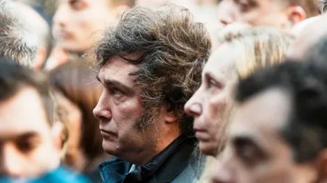 Javier Milei y Karina Milei esperan el resultado de las elecciones.