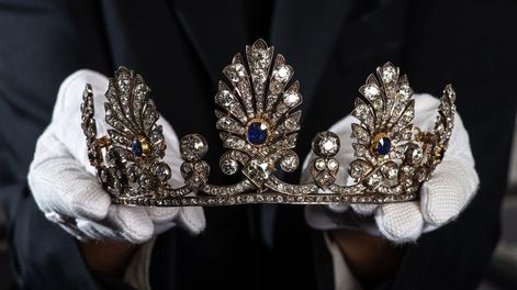 La historia de esta corona refleja un gesto íntimo de fidelidad.