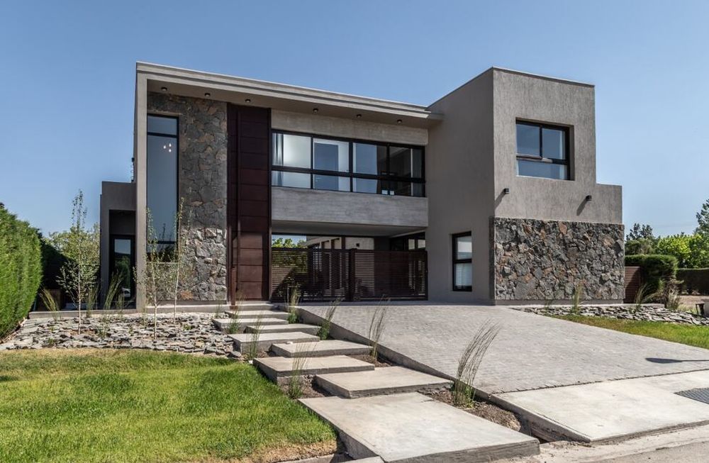 ⁣Descubrí una vivienda conectada con la intimidad y el disfrute familiar