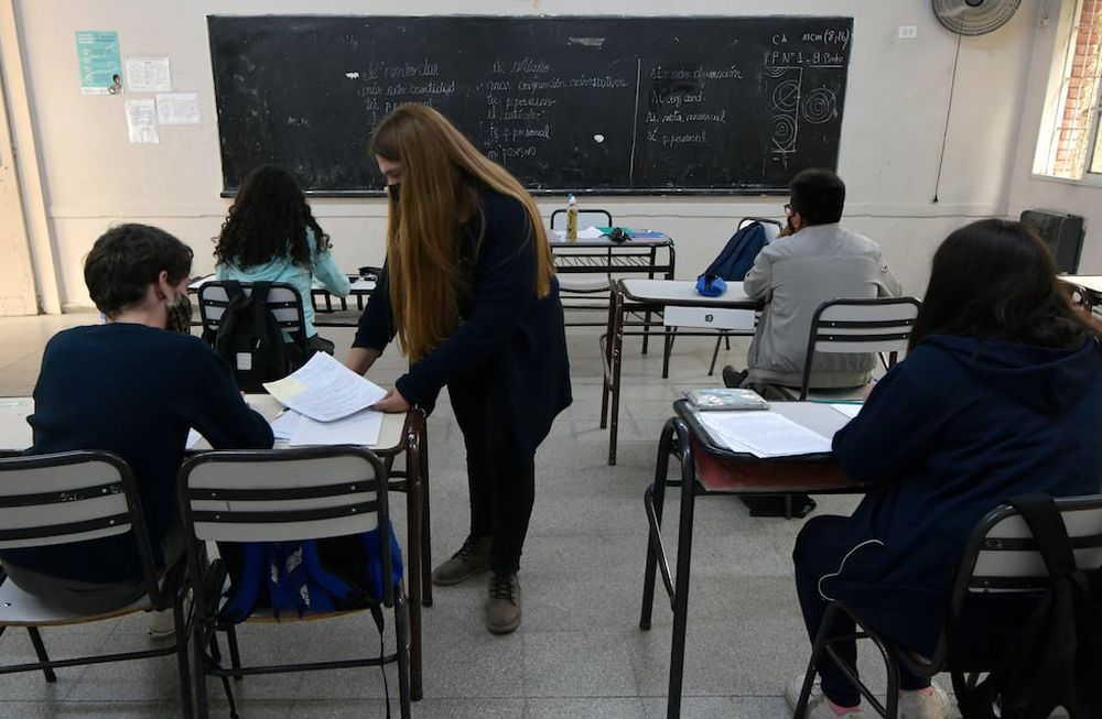 Un maestro con un salario inferior a los $20.658 cobrará por mes, por hijo, $792, y un empleado del sector privado con los mismos ingresos cobrará $4.504.  Foto: Orlando Pelichotti / Los Andes