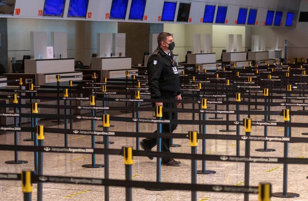 Aeropuertos Argentina 2000 presentó las acciones sanitarias que se llevaran a cabo en Mendoza a la espera del retorno de los vuelos.Foto: Ignacio Blanco / Los Andes