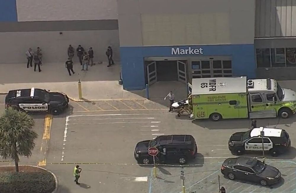 Tiroteo en supermercado en Florida dejó al menos tres personas heridas y una fallecida.