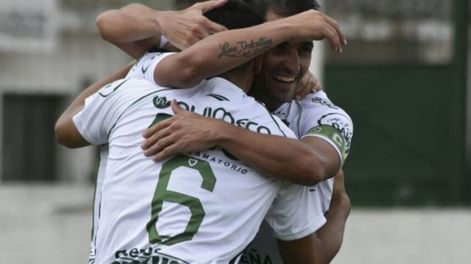 Sarmiento recibe a San Martín de Tucumán en la primera final del Reducido de la B Nacional