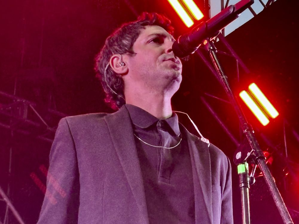 Con Julián Kartún en plena euforia y una sección de vientos impecable, El Kuelgue ofreció uno de los shows más potentes y celebrados del Festival Montaña.