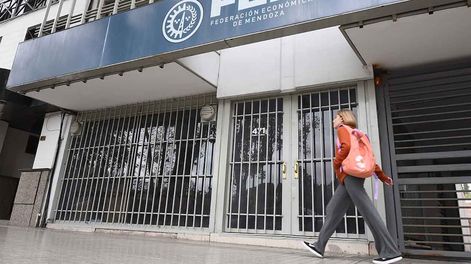 Frente del edificio de la Federación Económica de Mendoza, ubicado en calle Pedro Molina 471 de Ciudad.  Foto: José Gutierrez / Los Andes