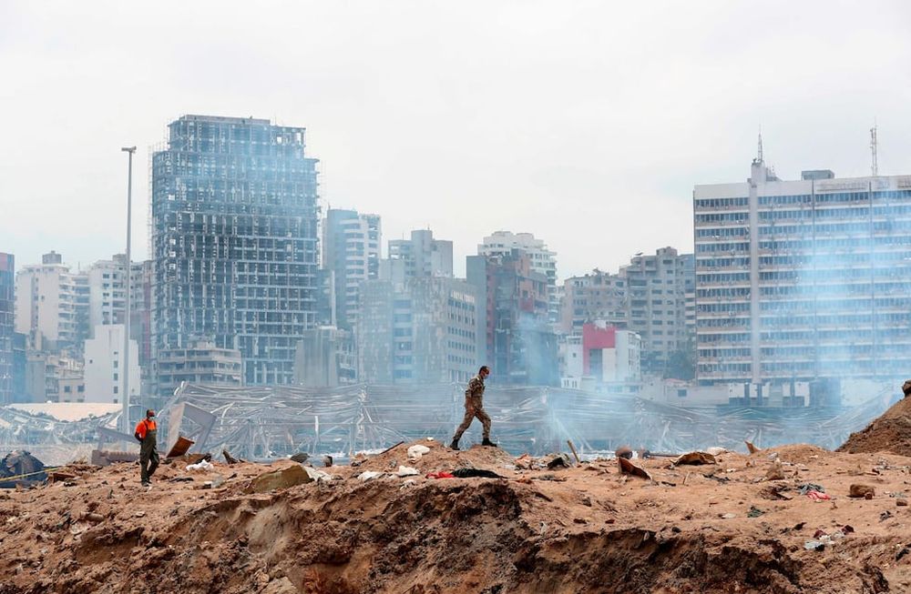 Explosión en Beirut: buscan operarios atrapados bajo los escombros y creen que están vivos