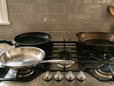 Existen diferentes alternativas para cocinar en sartén. Pero conviene saber cómo se cuida el hierro, el acero inoxidable y el teflón.