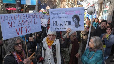 Marcha de jubilados por las calles del centro de Mendoza.&nbsp;