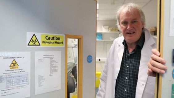 En inmunólogo Luke ONeill asegura que las acciones llevadas adelante en gran parte del mundo anticipan el fin de la pandemia. Gentileza IT